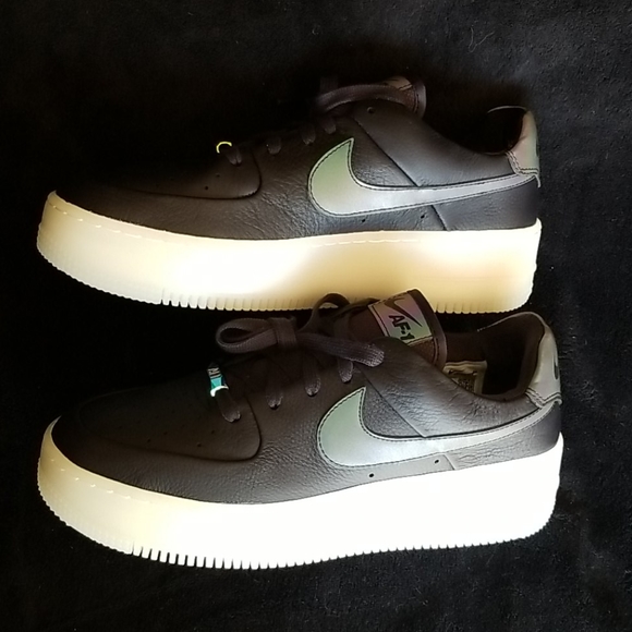 Nike W AF1 SAGE LOW LX AR5409 004 Black Women's 9.5 Retro Air Force 1s - Picture 2 of 6